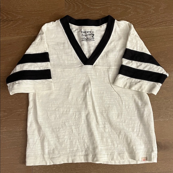 Faherty Sunwashed Slub Varsity Tee Cream and Navy size XS - Picture 2 of 9